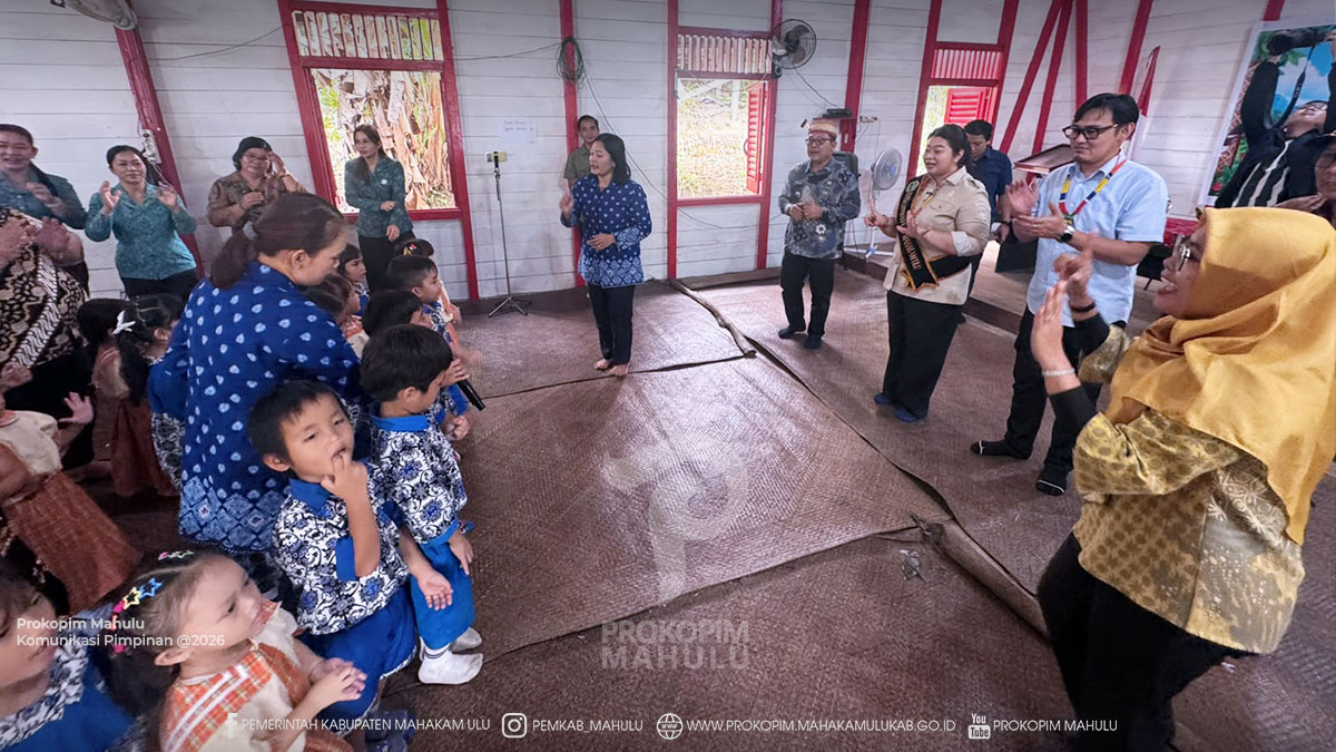 Bupati Angela Tekankan Penguatan Pondasi Pendidikan Anak melalui Literasi dan Bahasa Inggris 