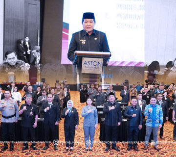 Bupati Mahakam Ulu (Mahulu), Dr. Bonifasius Belawan Geh, S.H., M.E., menghadiri Rapat Paripurna Dewan Perwakilan Rakyat Daerah (DPRD) Kabupaten Mahulu dalam rangka Penetapan Pasangan Calon Bupati dan Wakil Bupati Terpilih Periode 2025–2030, yang diselenggarakan di Hotel Aston Samarinda, Selasa Malam (16/07/2025).