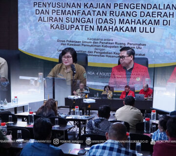 Samarinda - Pemerintah Kabupaten (Pemkab) Mahakam Ulu (Mahulu), melalui Asisten Bidang Administrasi Umum (Asisten III) Sekretariat Daerah, Kristina Tening, S.H., M.Si., mewakili Bupati Mahulu, secara resmi membuka Seminar Akhir Kajian Pengendalian dan Pemanfaatan Ruang Daerah Aliran Sungai (DAS) Mahakam Ulu, yang digelar di Hotel Yello, Samarinda, Senin (04/08/2025).