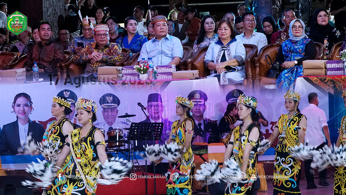 Ujoh Bilang – Pemerintah Kabupaten (Pemkab) Mahakam Ulu (Mahulu) menggelar malam ramah tamah dalam rangka memperingati Hari Ulang Tahun (HUT) ke-80 Republik Indonesia, yang berlangsung di Alun-alun Ujoh Bilang, Sabtu (17/8/2025).