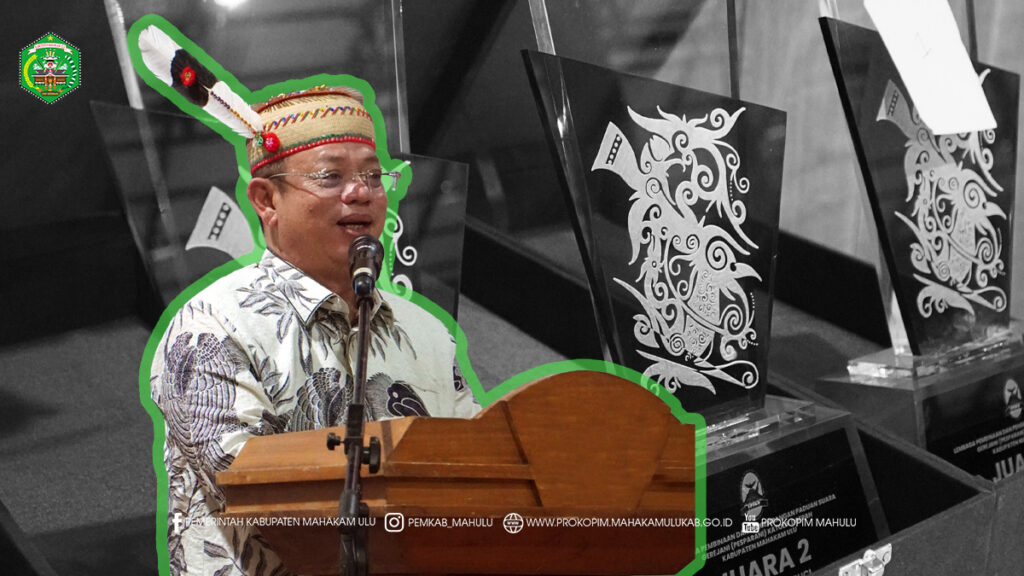 Cover Berita Ujoh Bilang – Mewakili Bupati Mahakam Ulu (Mahulu) Dr. Bonifasius Belawan Geh, S.H., M.E., Sekretaris Daerah (Sekda) Mahulu, Dr. Stephanus Madang, S.Sos., M.M., secara resmi menutup rangkaian Pesta Paduan Suara Gerejani Katolik (Pesparani) Kabupaten Mahulu Tahun 2025 yang berlangsung di Balai Adat Ujoh Bilang, Sabtu (23/08/2025).