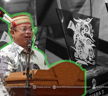 Ujoh Bilang – Mewakili Bupati Mahakam Ulu (Mahulu) Dr. Bonifasius Belawan Geh, S.H., M.E., Sekretaris Daerah (Sekda) Mahulu, Dr. Stephanus Madang, S.Sos., M.M., secara resmi menutup rangkaian Pesta Paduan Suara Gerejani Katolik (Pesparani) Kabupaten Mahulu Tahun 2025 yang berlangsung di Balai Adat Ujoh Bilang, Sabtu (23/08/2025).