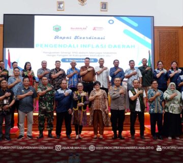 Ujoh Bilang – Mewakili Bupati Mahakam Ulu (Mahulu), Dr. Bonifasius Belawan Geh, S.H., M.E., Plt. Asisten Bidang Perekonomian dan Pembangunan (Asisten II), Wenefrida Kayang, S.Sos., M.Si., secara resmi membuka Rapat Koordinasi Tim Pengendalian Inflasi Daerah (TPID) Kabupaten Mahulu, di Ballroom Kantor Bupati Lt.3. Jumat (19/09/25)