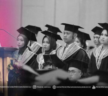 Malang – Bupati Mahakam Ulu (Mahulu), Angela Idang Belawan, menghadiri Wisuda ke-74 Institut Teknologi Nasional (ITN) Malang untuk Program Diploma (D3), Sarjana (S1), dan Pascasarjana (S2) yang diikuti sebanyak 556 peserta wisudawan, dan 15 orang diantaranya merupakan mahasiswa asal Mahulu. Kegiatan ini sendiri digelar di Ballroom Hotel Grand Mercure Malang, Sabtu (27/09/2025).