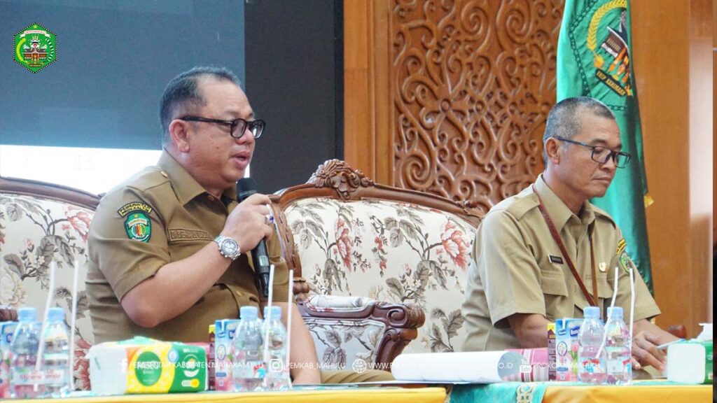 Cover BeritaF Ujoh bilang - Sekretaris Daerah (Sekda) Dr. Stephanus Madang, S.Sos., M.M., Kabupaten Mahakam Ulu (Mahulu) memimpin Rapat Koordinasi Dan Monitoring Terkait Penyelesaian Tindak Lanjut Rekomendasi Hasil Pemeriksaan Badan Pemeriksa Keuangan Republik Indonesia (BPK RI) Perwakilan Kalimantan Timur, sekaligus pembahasan penyelesaian kerugian negara/daerah, di Ballroom Lt.3 Kantor Bupati Mahulu. Selasa (30/09/25)