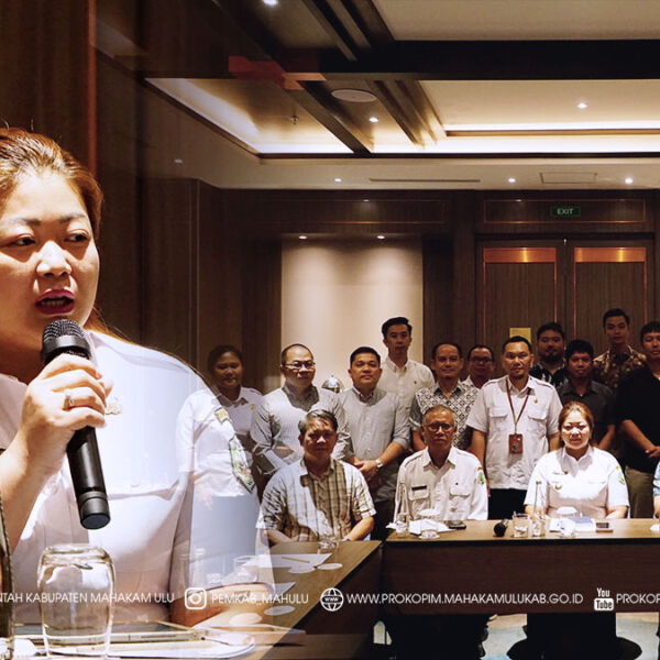 Samarinda - Pemerintah Kabupaten (Pemkab) Mahakam Ulu (Mahulu) menggelar Laporan Akhir Kajian Individu Penyusunan Dokumen Teknis Pembangunan Infrastruktur Jalan, Utilitas, dan Lanskap di Kawasan Strategis Perkantoran Mahulu, yang diinisiasi Dinas PUPR Mahulu, dan dilaksanakan di Ruang Mandapa I Lantai 5, Hotel Fugo, Samarinda. Rabu, (29/10/2025)