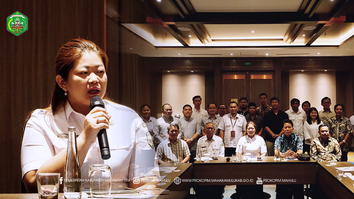 Samarinda - Pemerintah Kabupaten (Pemkab) Mahakam Ulu (Mahulu) menggelar Laporan Akhir Kajian Individu Penyusunan Dokumen Teknis Pembangunan Infrastruktur Jalan, Utilitas, dan Lanskap di Kawasan Strategis Perkantoran Mahulu, yang diinisiasi Dinas PUPR Mahulu, dan dilaksanakan di Ruang Mandapa I Lantai 5, Hotel Fugo, Samarinda. Rabu, (29/10/2025)