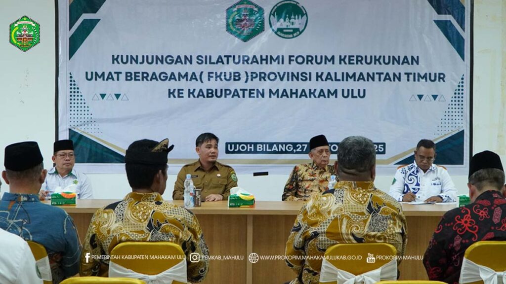 Ujoh Bilang – Mewakili Bupati Mahakam Ulu (Mahulu), Angela Idang Belawan, Wakil Bupati (Wabup) Mahulu, Suhuk, S.E., secara resmi membuka kegiatan Kunjungan Silaturahmi Forum Kerukunan Umat Beragama (FKUB) Provinsi Kalimantan Timur ke Kabupaten Mahakam Ulu, yang berlangsung di Cafetaria Kantor Bupati Mahulu, Senin (27/10/2025).