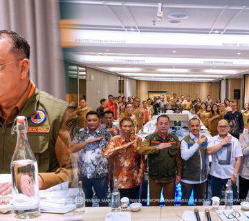 Samarinda – Mewakili Bupati Mahakam Ulu (Mahulu), Angela Idang Belawan, Sekretaris Daerah (Sekda) Mahulu, Dr. Stephanus Madang, S.Sos., M.M secara resmi membuka Forum Group Discussion (FGD) Kajian Rencana Penanggulangan Bencana (RPB) yang digelar di Ballroom Emerald Hotel Mercure Samarinda, Senin (24/11/25).