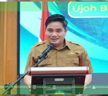 Ujoh Bilang – Wakil Bupati (Wabup) Mahakam Ulu (Mahulu) Suhuk, S.E., resmi membuka Forum Konsultasi Publik terkait Standar Pelayanan dan Survei Kepuasan Masyarakat (SKM) di lingkungan Pemerintah Kabupaten Mahulu Tahun 2025. Kegiatan ini berlangsung di Ballroom Lantai 3 Kantor Bupati Mahulu, Rabu (18/11/2025) pagi.
