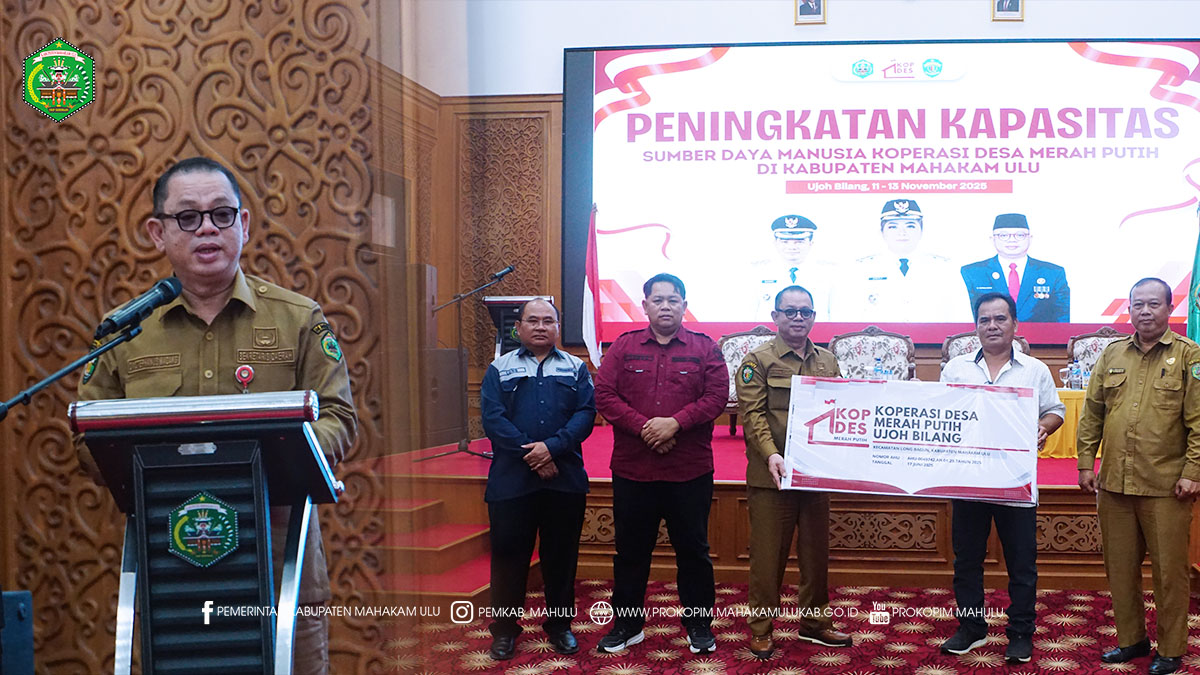 Ujoh Bilang - Pemerintah Kabupaten (Pemkab) Mahakam Ulu (Mahulu) terus berkomitmen memperkuat kemandirian ekonomi masyarakat melalui pemberdayaan koperasi desa. Komitmen ini ditegaskan oleh Bupati Mahakam Ulu, Angela Idang Belawan yang dalam kesempatan ini diwakili Sekretaris Daerah (Sekda), Dr. Stephanus Madang, S.Sos., M.M., saat membuka kegiatan Peningkatan Kapasitas SDM Koperasi Desa Merah Putih (KDMP) yang digelar di Ballroom Kantor Bupati, Lt.3, Selasa (11/11/25).