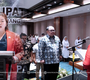 Samarinda – Bupati Mahakam Ulu (Mahulu), Angela Idang Belawan, secara resmi membuka kegiatan Pembentukan, Pengukuhan, dan Penguatan Kelembagaan Komisi Irigasi Kabupaten Mahakam Ulu yang digelar Ruang Batara V Hotel Fugo Samarinda, Jumat (28/11/25). 