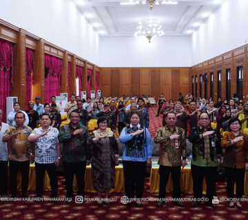 Ujoh Bilang - Bupati Mahakam Ulu (Mahulu), Angela Idang Belawan, secara resmi membuka kegiatan Pendampingan Peningkatan Mutu Usaha Mikro, Kecil, dan Menengah (UMKM) di Kabupaten Mahakam Ulu,di Ballroom Kantor Bupati Lt.3, Kamis (13/11/25). 