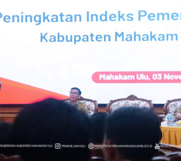 Ujoh Bilang – Bupati Mahakam Ulu (Mahulu), Angela Idang Belawan yang dalam hal ini diwakili oleh Wakil Bupati Suhuk, S.E., membuka Seminar Peningkatan Indeks Pemerintahan Digital (IPD) Kabupaten Mahulu yang digelar di Ballroom Lt. 3 Kantor Bupati. Senin (03/11/25)