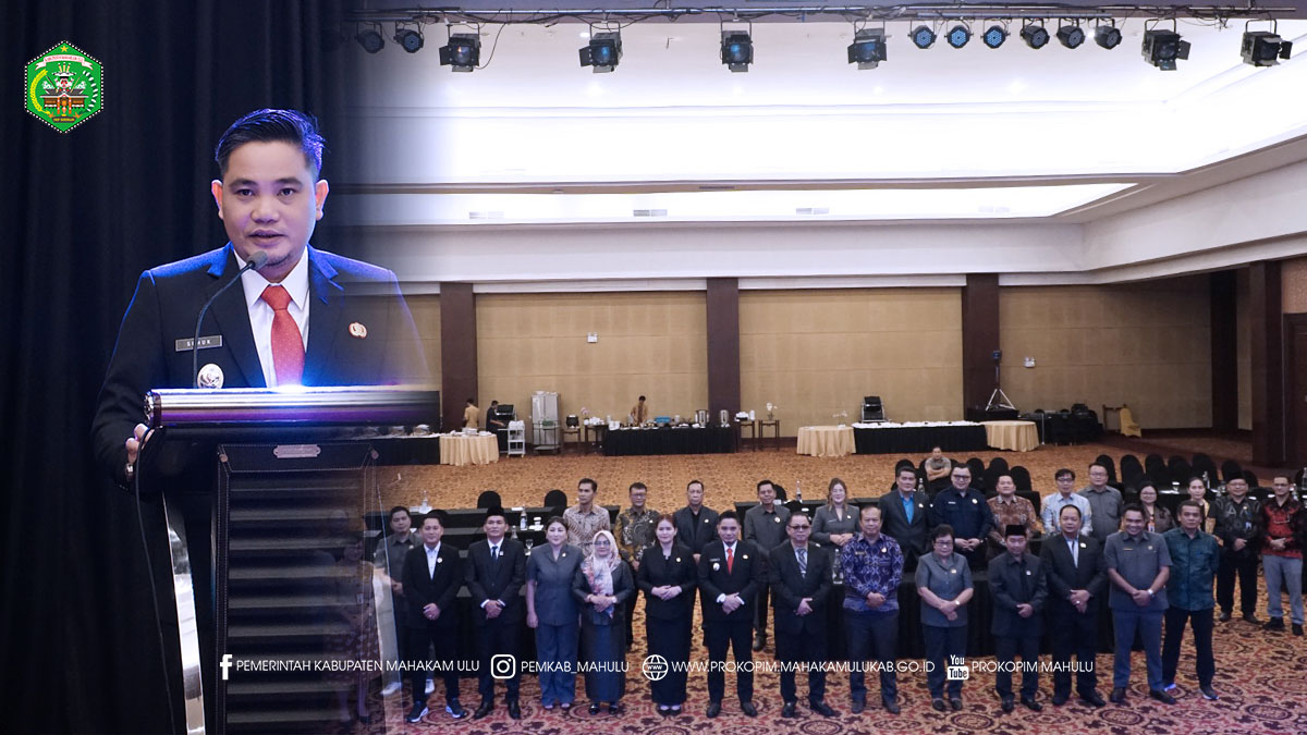 Samarinda – Mewakili Bupati Mahakam Ulu (Mahulu), Angela Idang Belawan, Wakil Bupati (Wabup) Mahulu, Suhuk, S.E., secara resmi menandatangani Persetujuan Bersama Rancangan Peraturan Daerah tentang Anggaran Pendapatan dan Belanja Daerah (APBD) Tahun Anggaran 2026 dalam Agenda kedua Rapat Paripurna, yang berlangsung di Ballroom Lt.17 Hotel Aston Samarinda. Kamis (27/11/25)