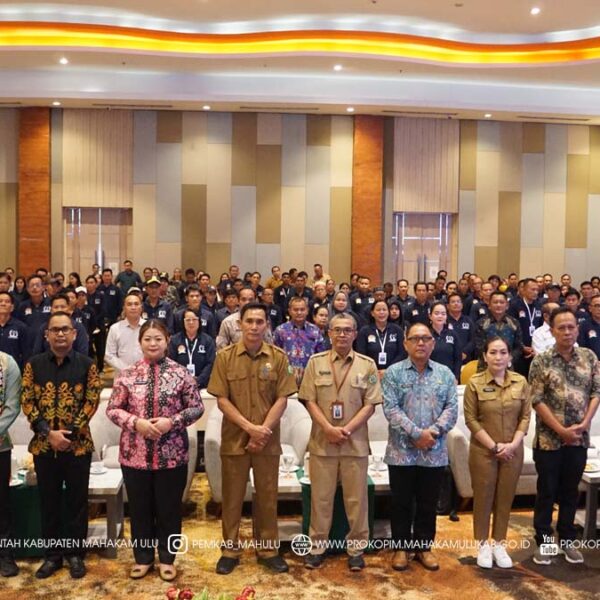 Cover BeritaWW Samarinda — Pemerintah Kabupaten (Pemkab) Mahakam Ulu (Mahulu) melalui Dinas Pemberdayaan Masyarakat dan Kampung (DPMK) menyelenggarakan kegiatan Penguatan Peranan dan Fungsi Badan Permusyawaratan Kampung (BPK) dalam Pengawasan Kinerja Pemerintahan Kampung se-Kabupaten Mahakam Ulu Tahun 2025, di Hotel Harris Samarinda. Selasa (04/11/2025)