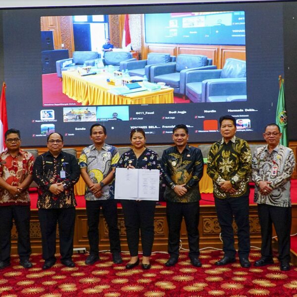 WhatsApp Image 2025-11-06 at 15.09.36 Ujoh Bilang – Pemerintah Kabupaten (Pemkab) Mahakam Ulu (Mahulu) menggelar Forum Konsultasi Publik Rancangan Awal Rencana Pembangunan Jangka Menengah Daerah (RPJMD) Tahun 2025–2029 di Ujoh Bilang, Kamis (06/11/2025).