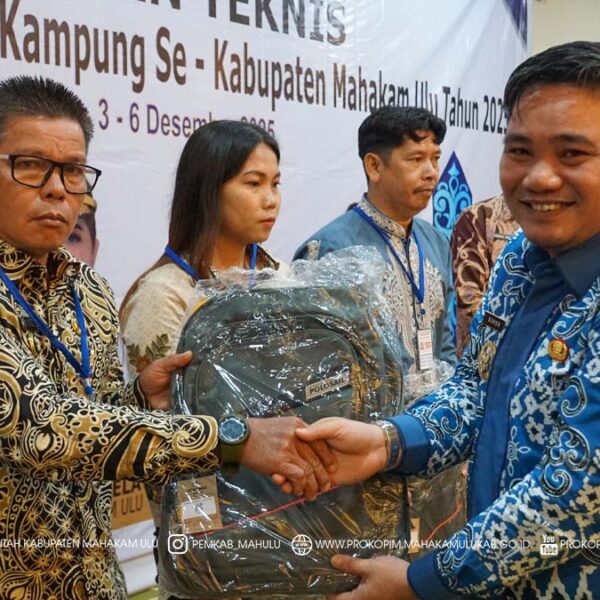 3 A CORE Samarinda — Mewakili Bupati Mahakam Ulu (Mahulu), Angela Idang Belawan, Wakil Bupati (Wabup) Mahulu, Suhuk, S.E., secara resmi membuka kegiatan Bimbingan Teknis (Bimtek) Coretax Perpajakan bagi Pemerintah Kampung dan Penguatan Kapasitas TP PKK, Kader Posyandu serta Kader Pembangunan Manusia (KPM) se-Kabupaten Mahakam Ulu Tahun 2025. Kamis (04/12/2025) di Samarinda.