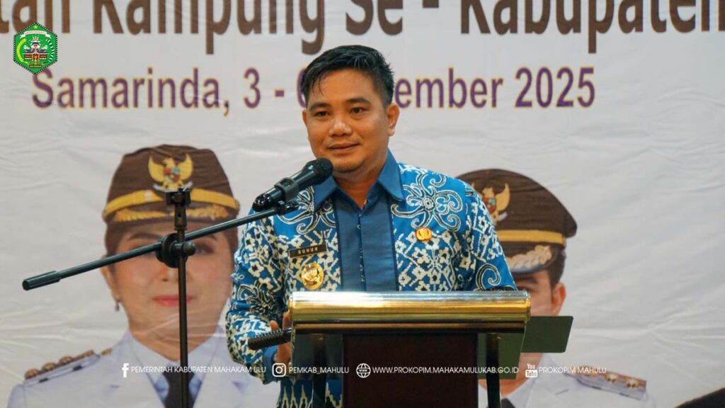 Samarinda — Bupati Mahakam Ulu (Mahulu), Angela Idang Belawan, menegaskan bahwa pembangunan daerah berawal dari kampung sebagai pusat aktivitas masyarakat. Hal itu disampaikan dalam sambutannya yang dibacakan Wakil Bupati (Wabup) Mahulu, Suhuk, S.E., saat membuka Bimtek Coretax Perpajakan bagi Aparatur Pemerintah Kampung serta Pelatihan TP PKK, Kader Posyandu, dan Kader KPM se-Mahulu, Kamis (04/12/2025) di Samarinda.