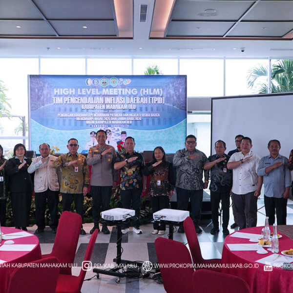 Berita.JPG Samarinda – Pemerintah Kabupaten (Pemkab) Mahakam Ulu (Mahulu) mengikuti High Level Meeting (HLM) Tim Pengendalian Inflasi Daerah (TPID) menjelang Hari Raya Natal dan Tahun Baru, yang dilaksanakan di Fugo Hotel Samarinda, Jumat (19/12/2025).
