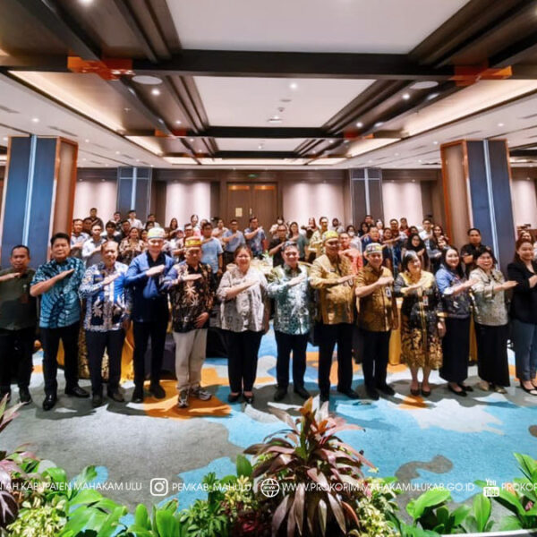 Cover Berita Samarinda — Pemerintah Kabupaten (Pemkab) Mahakam Ulu (Mahulu) menyelenggarakan agenda Penyampaian Hasil Evaluasi Penyelenggaraan Pemerintahan Daerah (EPPD) atas LPPD Tahun Anggaran 2024 serta Sosialisasi Pedoman Penyusunan LPPD Tahun 2025 yang berlangsung di Hotel Fugo Samarinda. Jumat (05/12/2025)