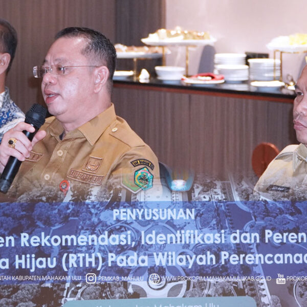 Cover Berita Samarinda – Mewakili Bupati Mahakam Ulu (Mahulu), Angela Idang Belawan, kegiatan Focus Group Discussion (FGD) II, Penyusunan Dokumen Rekomendasi, Identifikasi, dan Perencanaan Ruang Terbuka Hijau (RTH) Wilayah Perencanaan Ujoh Bilang serta Pengembangan Website Database Keanekaragaman Hayati resmi dibuka oleh Sekretaris Daerah Kabupaten Mahulu, Dr. Stephanus Madang, S.Sos., M.M., pada Selasa (09/12/2025) di Samarinda.