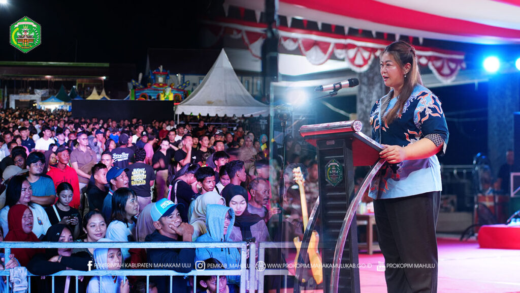Cover Berita Ujoh Bilang – Peringatan Hari Jadi ke-12 Kabupaten Mahakam Ulu (Mahulu) menjadi momentum refleksi sekaligus peneguhan arah pembangunan daerah. Dalam suasana hangat Malam Ramah Tamah yang digelar di Tribun, Alun - alun, Ujoh Bilang. Senin (15/12/2025) malam.