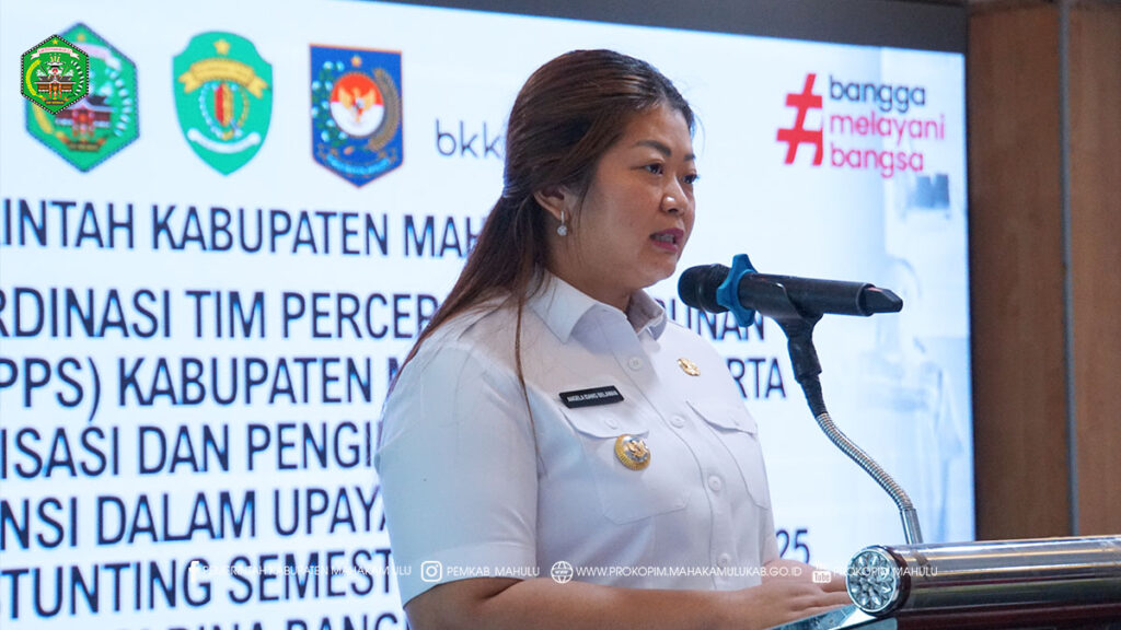 Cover Berita Samarinda – Pemerintah Kabupaten (Pemkab) Mahakam Ulu (Mahulu) melalui Badan Perencanaan Pembangunan Penelitian dan Pengembangan Daerah (Bappelitbangda) Mahulu, menggelar Rapat Koordinasi (Rakor) Tim Percepatan Penurunan Stunting (TPPS) Tingkat Kabupaten, yang dirangkaikan dengan Sinkronisasi dan Penginputan Data Aksi Konvergensi Semester I dan II pada Aplikasi Bina Bangda Kementerian Dalam Negeri, di Ballroom Lantai 2, Hotel Grand Verona. Rabu (17/12/2025)