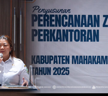 Samarinda – Bupati Kabupaten Mahakam Ulu (Mahulu), Angela Idang Belawan, secara resmi membuka kegiatan Laporan Akhir Perencanaan Zonasi Perkantoran dan Survei Pemetaan Topografi Sekitar Kawasan Perkantoran, yang digelar di Hotel Fugo, Samarinda. Rabu (17/12/2025)