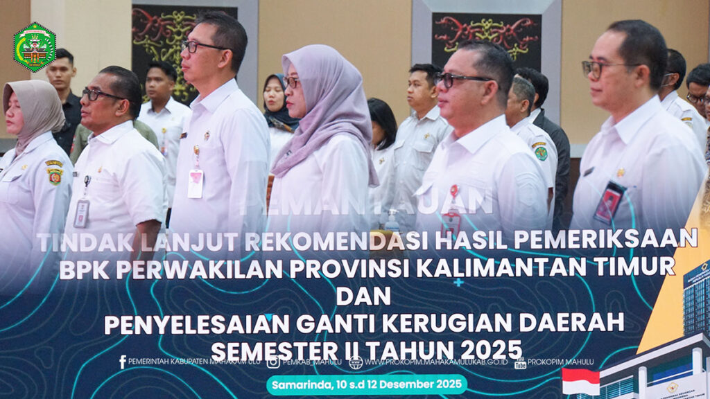 Samarinda — Sekretaris Daerah (Sekda) Kabupaten Mahakam Ulu (Mahulu), Dr. Stephanus Madang, S.Sos., M.M., menghadiri kegiatan Pemantauan Tindak Lanjut Rekomendasi Hasil Pemeriksaan (TLRHP) BPK dan Penyelesaian Ganti Kerugian Daerah Semester II Tahun 2025 yang digelar oleh BPK RI Perwakilan Kalimantan Timur (Kaltim), berlangsung di Auditorium Nusantara Lt.2 Kantor BPK Kaltim, Jalan M. Yamin, Samarinda. Rabu (10/12/2025)