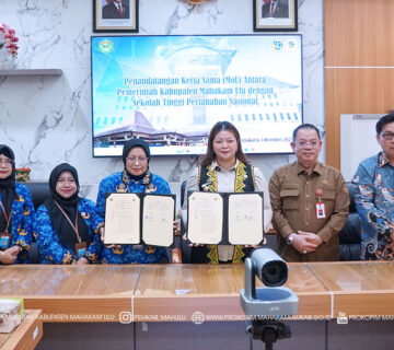 Yogyakarta – Bupati Mahakam Ulu (Mahulu), Angela Idang Belawan secara resmi menghadiri penandatanganan Nota Kesepahaman (MoU) antara Pemerintah Kabupaten Mahakam Ulu dengan Sekolah Tinggi Pertanahan Nasional (STPN) Yogyakarta, Senin (01/12/2025) di Yogyakarta.