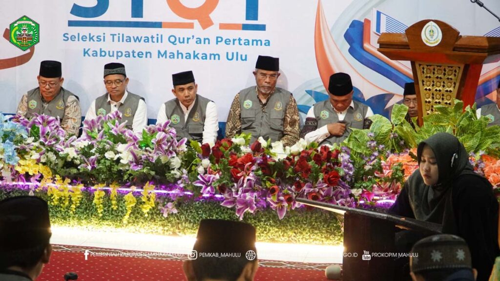 Ujoh Bilang – Bupati Mahakam Ulu (Mahulu), Angela Idang Belawan, yang dalam kesempatan ini diwakili oleh Kepala Pelaksana BPBD Mahulu, Agus Darmawan, S.Pd., M.Si., secara resmi membuka Seleksi Tilawatil Qur'an (STQ) Kabupaten Mahulu yang berlangsung semarak di Masjid Baitul Muttaqin, Ujoh Bilang, Minggu (07/12/2025) malam.