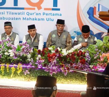 Ujoh Bilang – Bupati Mahakam Ulu (Mahulu), Angela Idang Belawan, yang dalam kesempatan ini diwakili oleh Kepala Pelaksana BPBD Mahulu, Agus Darmawan, S.Pd., M.Si., secara resmi membuka Seleksi Tilawatil Qur'an (STQ) Kabupaten Mahulu yang berlangsung semarak di Masjid Baitul Muttaqin, Ujoh Bilang, Minggu (07/12/2025) malam.