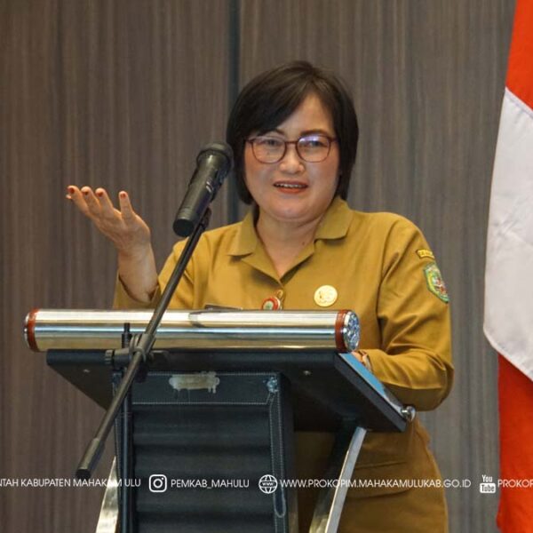 Cover Berita AS 3 Samarinda — Pemerintah Kabupaten Mahakam Ulu (Mahulu) melalui Bagian Organisasi Setkab Mahulu menggelar “Workshop Pendampingan Penginputan Data Analisis Jabatan (ANJAB) dan Analisis Beban Kerja (ABK)” ke dalam aplikasi ANJAB–ABK SIMONA Kemendagri. Kegiatan berlangsung di Ballroom Crystal, Lantai 3 Hotel Mercure Samarinda, Senin (08/12/2025).