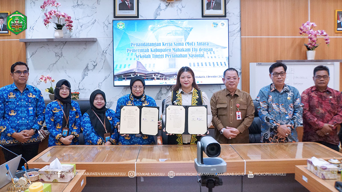 Yogyakarta – Bupati Mahakam Ulu (Mahulu), Angela Idang Belawan secara resmi menghadiri penandatanganan Nota Kesepahaman (MoU) antara Pemerintah Kabupaten Mahakam Ulu dengan Sekolah Tinggi Pertanahan Nasional (STPN) Yogyakarta, Senin (01/12/2025) di Yogyakarta.