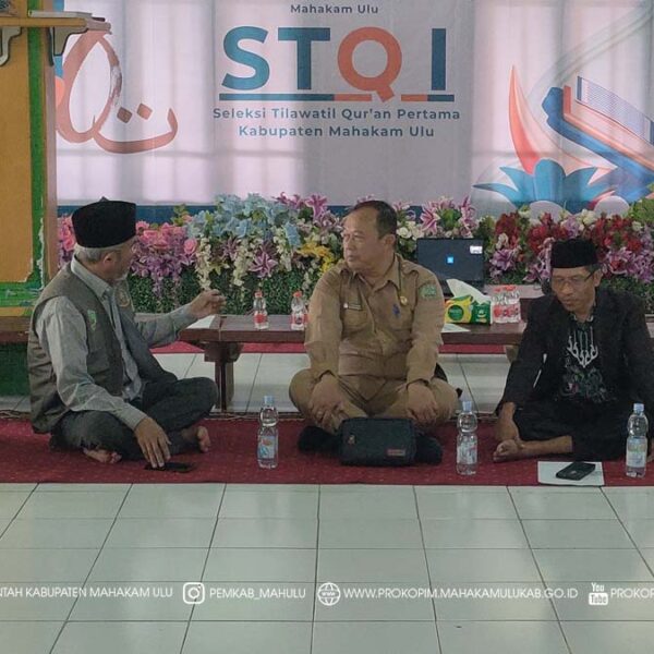 Ujoh Bilang – Pemerintah Kabupaten (Pemkab) Mahakam Ulu (Mahulu) terus berkomitmen mendorong kesiapan putra-putri daerah untuk dapat mengikuti dan berprestasi pada Musabaqah Tilawatil Qur’an (MTQ) tingkat Provinsi Kalimantan Timur. Meski berusia 12 tahun dan menjadi kabupaten termuda, Mahulu optimis mampu menunjukkan kemampuan terbaiknya pada ajang tersebut.