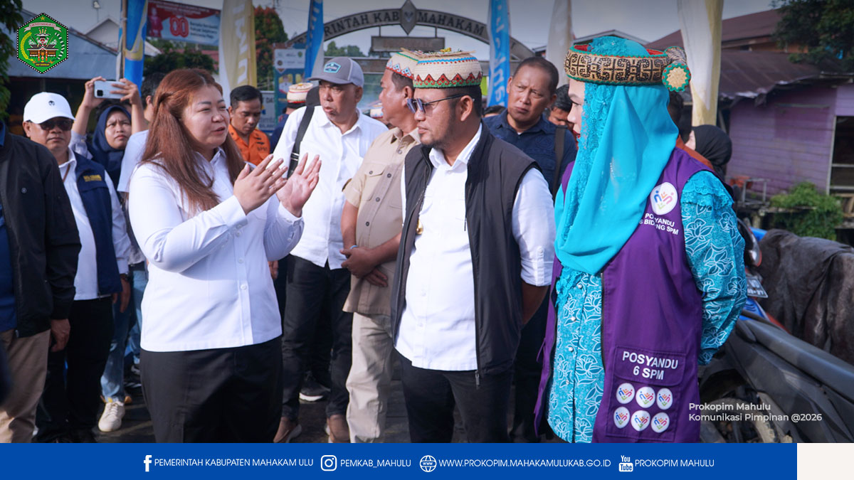 Ujoh Bilang – Bupati Mahakam Ulu (Mahulu), Angela Idang Belawan, didampingi Wakil Bupati Mahulu Suhuk, S.E., bersama Gubernur Kalimantan Timur (Kaltim) Dr. H. Rudy Mas’ud, S.E., M.E., melakukan kunjungan kerja Pemerintah Provinsi Kaltim ke Kabupaten Mahulu, Rabu (07/01/2026). Salah satu agenda utama kunjungan tersebut adalah meninjau progres pembangunan Bandara Ujoh Bilang sebagai proyek strategis daerah.