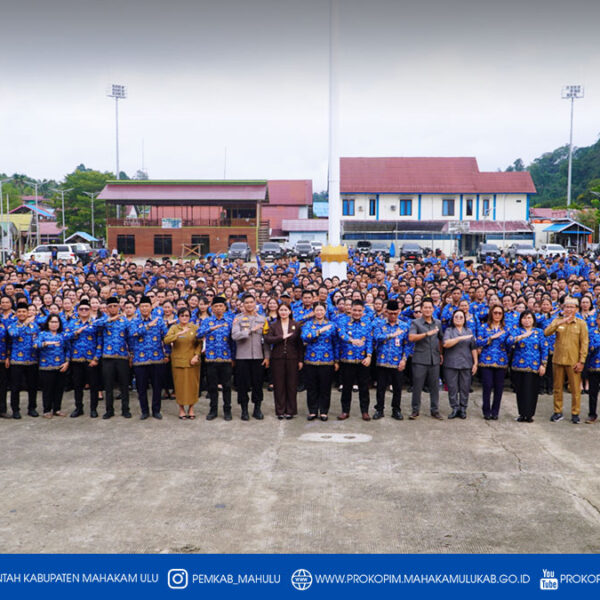 Ujoh Bilang – Pemerintah Kabupaten Mahakam Ulu (Mahulu) secara resmi menyerahkan Surat Keputusan (SK) Pegawai Pemerintah dengan Perjanjian Kerja (PPPK) Tahap II dan PPPK Paruh Waktu Formasi Tahun 2024 di lingkungan Pemerintah Kabupaten Mahulu. Kegiatan ini berlangsung di Alun-alun Ujoh Bilang, Selasa (10/02/2026).
