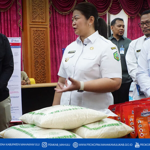 Ujoh Bilang - Bupati Mahakam Ulu (Mahulu), Angela Idang Belawan, secara resmi membuka kegiatan Business Matching serta Edukasi dan Literasi Keuangan UMKM (BIMA ETAM) yang diselenggarakan oleh Bank Indonesia dan Otoritas Jasa Keuangan (OJK) bagi pelaku UMKM, ekonomi kreatif, dan kelompok tani di Ballroom Kantor Bupati Mahulu, Rabu (11/2/2026).