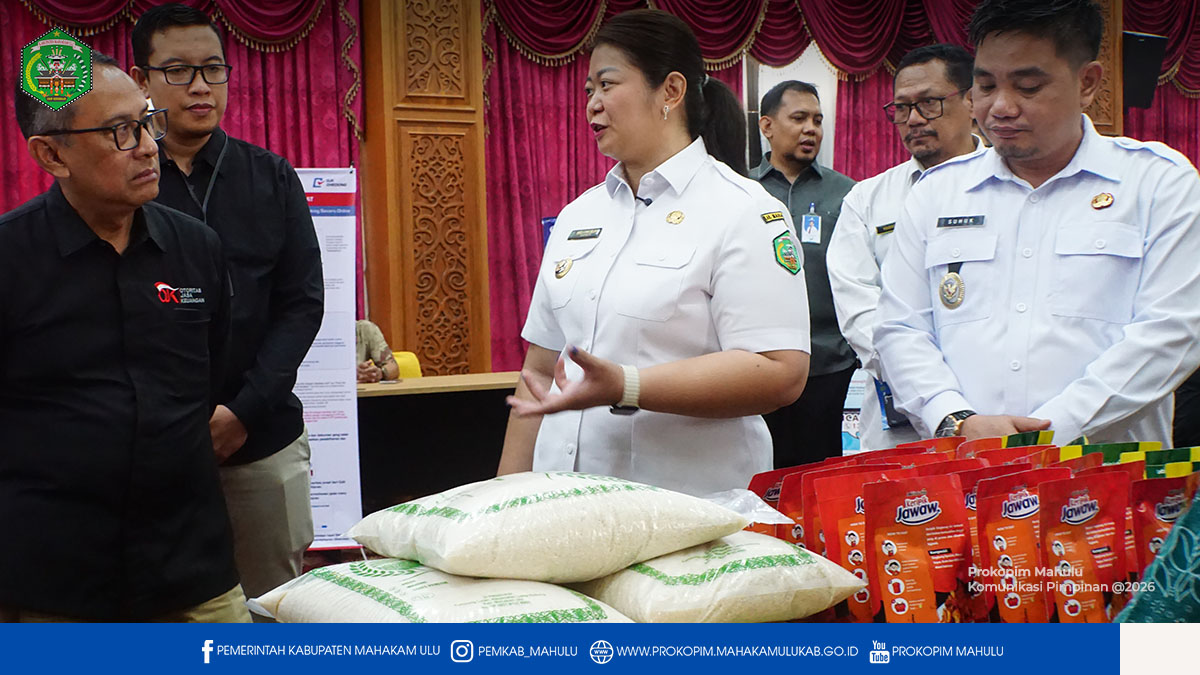 Ujoh Bilang - Bupati Mahakam Ulu (Mahulu), Angela Idang Belawan, secara resmi membuka kegiatan Business Matching serta Edukasi dan Literasi Keuangan UMKM (BIMA ETAM) yang diselenggarakan oleh Bank Indonesia dan Otoritas Jasa Keuangan (OJK) bagi pelaku UMKM, ekonomi kreatif, dan kelompok tani di Ballroom Kantor Bupati Mahulu, Rabu (11/2/2026).