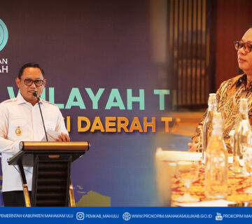 Balikpapan – Sekretaris Daerah Kabupaten Mahakam Ulu (Mahulu), Dr. Stephanus Madang, S.Sos., M.M., menghadiri Rapat Koordinasi Wilayah serta Peningkatan Kapasitas dan Literasi Sinergi (Rakorwil dan Katalis I) Tim Percepatan dan Perluasan Digitalisasi Daerah (P2DD) Tahun 2026 untuk Wilayah Kalimantan, yang digelar di Hotel Novotel Balikpapan. Kamis (12/2/2026)