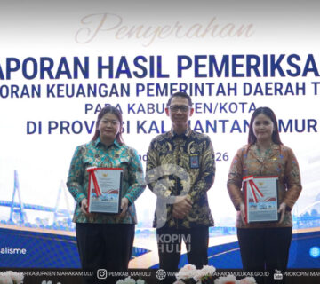 Samarinda – Pemerintah Kabupaten (Pemkab) Mahakam Ulu (Mahulu) kembali menegaskan komitmennya dalam tata kelola keuangan yang transparan dan akuntabel dengan meraih opini Wajar Tanpa Pengecualian (WTP) dari Badan Pemeriksa Keuangan (BPK) RI. Capaian ini menjadi bukti nyata konsistensi pemerintah daerah dalam menjaga kualitas pengelolaan keuangan publik.