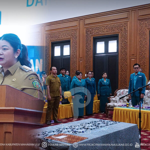 Ujoh Bilang – Bupati Mahakam Ulu (Mahulu), Angela Idang Belawan, secara resmi melantik Pengurus Tim Penggerak (TP) Pemberdayaan Kesejahteraan Keluarga (PKK) Kabupaten dan Tim Pembina Posyandu Kabupaten Mahulu Periode 2026–2030, yang dilaksanakan di Ballroom Kantor Bupati Lt.3. Senin (29/6/26)