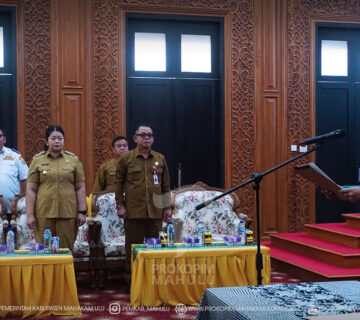 Ujoh Bilang - Pengurus Dewan Kerajinan Nasional Daerah (Dekranasda), Mahakam Ulu (Mahulu) Periode 2026-2030 secara resmi dilantik oleh Ketua Dekranasda, Mega Petra Marten, S.H., M.H. Pelantikan tersebut disaksikan langsung Bupati Mahulu, Angela Idang Belawan bersama Sekretaris Daerah Mahulu, Dr. Stephanus Madang, S.Sos., M.M., yang dilaksanakan di Ballroom Kantor Bupati Lt.3. Senin (29/6/26)