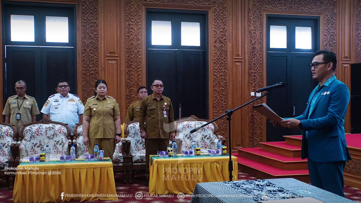 Ujoh Bilang - Pengurus Dewan Kerajinan Nasional Daerah (Dekranasda), Mahakam Ulu (Mahulu) Periode 2026-2030 secara resmi dilantik oleh Ketua Dekranasda, Mega Petra Marten, S.H., M.H. Pelantikan tersebut disaksikan langsung Bupati Mahulu, Angela Idang Belawan bersama Sekretaris Daerah Mahulu, Dr. Stephanus Madang, S.Sos., M.M., yang dilaksanakan di Ballroom Kantor Bupati Lt.3. Senin (29/6/26)