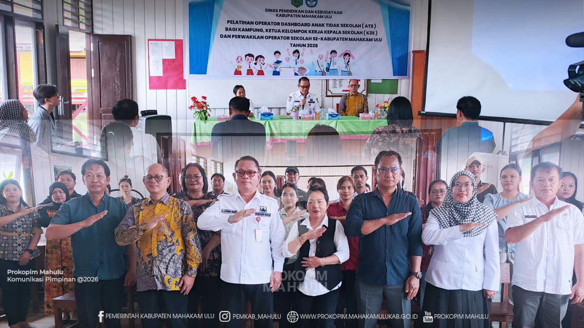 Ujoh Bilang - Bupati Mahakam Ulu (Mahulu), Angela Idang Belawan, yang dalam kesempatan ini diwakili Sekretaris Daerah (Sekda) Kabupaten Mahulu, Dr. Stephanus Madang, S.Sos., M.M., secara resmi membuka kegiatan Pelatihan Operator Anak Tidak Sekolah (ATS) Desa dan Sekolah se-Kabupaten Mahakam Ulu Tahun 2026, yang dilaksanakan di Ujoh Bilang, Rabu (24/6/2026)