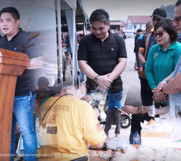 Ujoh Bilang – Bupati Mahakam Ulu (Mahulu), Angela Idang Belawan, yang diwakili oleh Wakil Bupati (Wabup) Mahulu, Suhuk, S.E., menghadiri rangkaian Peringatan Hari Koperasi Nasional (Harkopnas) ke 79 Tahun 2026 tingkat Kabupaten Mahakam Ulu yang berlangsung meriah di Alun-alun Ujoh Bilang, Jumat (10/07/2026) pagi.
