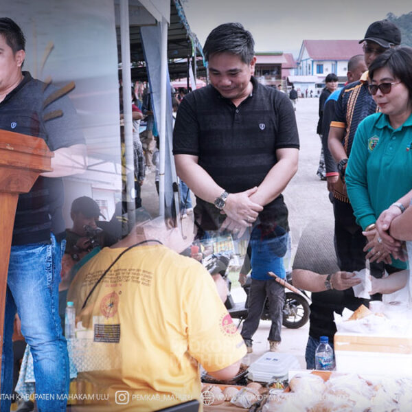 170 Ujoh Bilang – Bupati Mahakam Ulu (Mahulu), Angela Idang Belawan, yang diwakili oleh Wakil Bupati (Wabup) Mahulu, Suhuk, S.E., menghadiri rangkaian Peringatan Hari Koperasi Nasional (Harkopnas) ke 79 Tahun 2026 tingkat Kabupaten Mahakam Ulu yang berlangsung meriah di Alun-alun Ujoh Bilang, Jumat (10/07/2026) pagi.