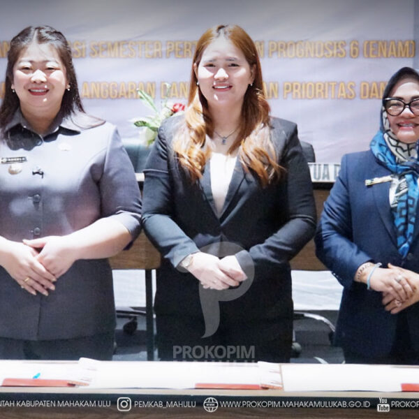 180 Samarinda – Bupati Mahakam Ulu (Mahulu), Angela Idang Belawan, menyampaikan apresiasi dan penghargaan kepada DPRD Kabupaten Mahakam Ulu (Mahulu) dalam Rapat Paripurna Pengambilan Keputusan dan Persetujuan Bersama terhadap Rancangan Peraturan Daerah (Ranperda) tentang Pertanggungjawaban Pelaksanaan APBD Tahun Anggaran 2025.