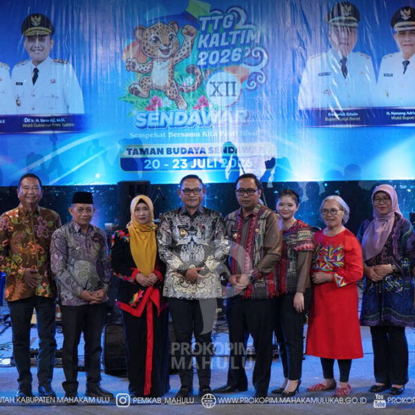 192 Kutai Barat – Mewakili Bupati Mahakam Ulu (Mahulu), Angela Idang Belawan, Wakil Bupati (Wabup) Mahulu, Suhuk, S.E., menghadiri acara Penutupan Gelar Teknologi Tepat Guna (TTG) XII Tingkat Provinsi Kalimantan Timur yang berlangsung di Taman Budaya Sendawar (TBS), Kabupaten Kutai Barat, Kamis (23/07/2026).